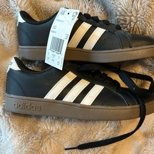 Adidas Baseline Kids Tennis Shoes US 13K Black with White Stripes